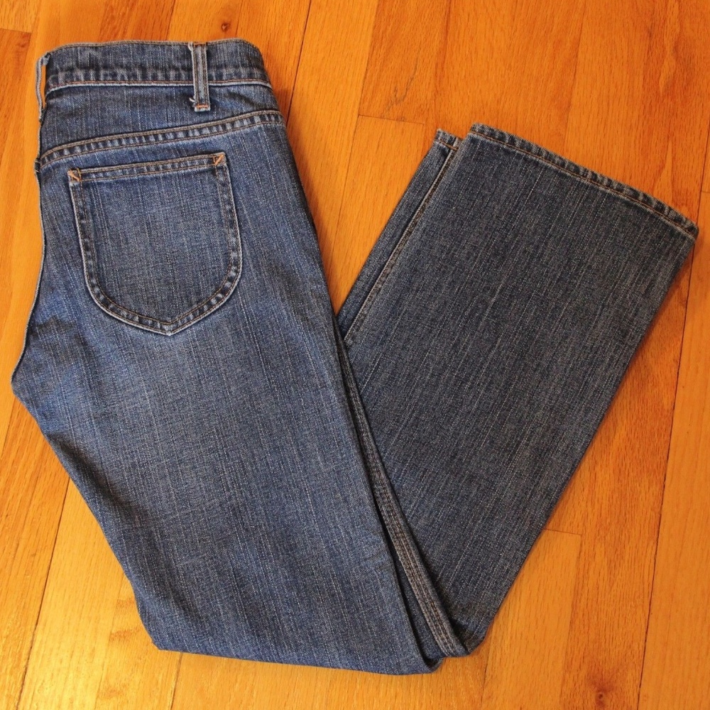 GAP Low Rise Capri Stretch Medium Wash Denim Jeans